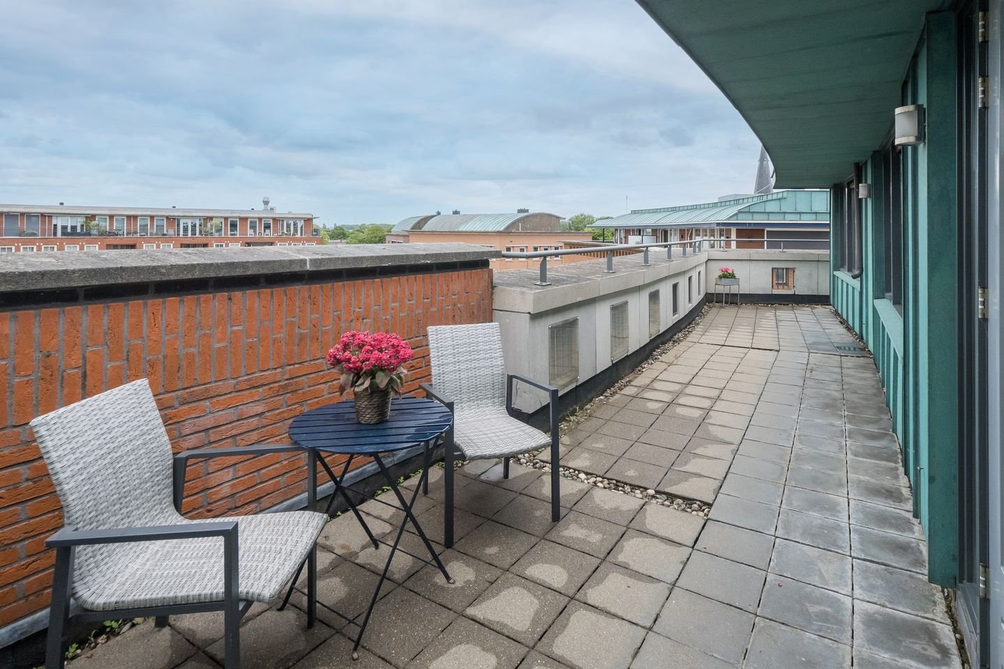 Dakterras op het noordoosten, circa 21 vierkante meter